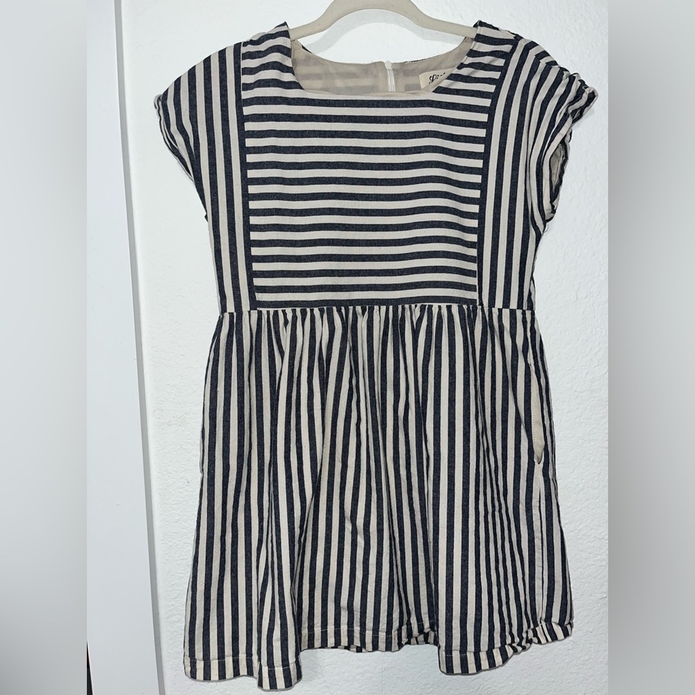 Boutique dress with pockets/ size small
